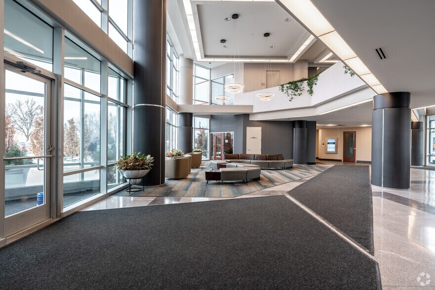More Photos Of 6160 N Summit Dr, Brooklyn Center Office For Lease