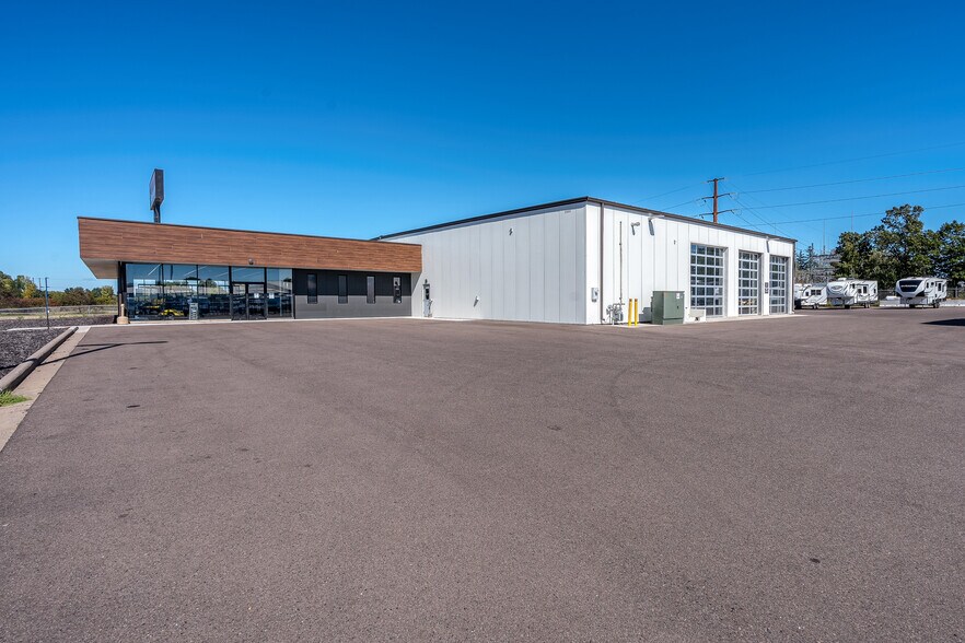 More Photos Of 2000 Stout St, Menomonie General Retail For Sale