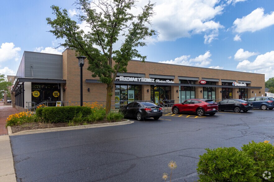 More Photos Of 636 Deerfield Rd, Deerfield General Retail For Lease
