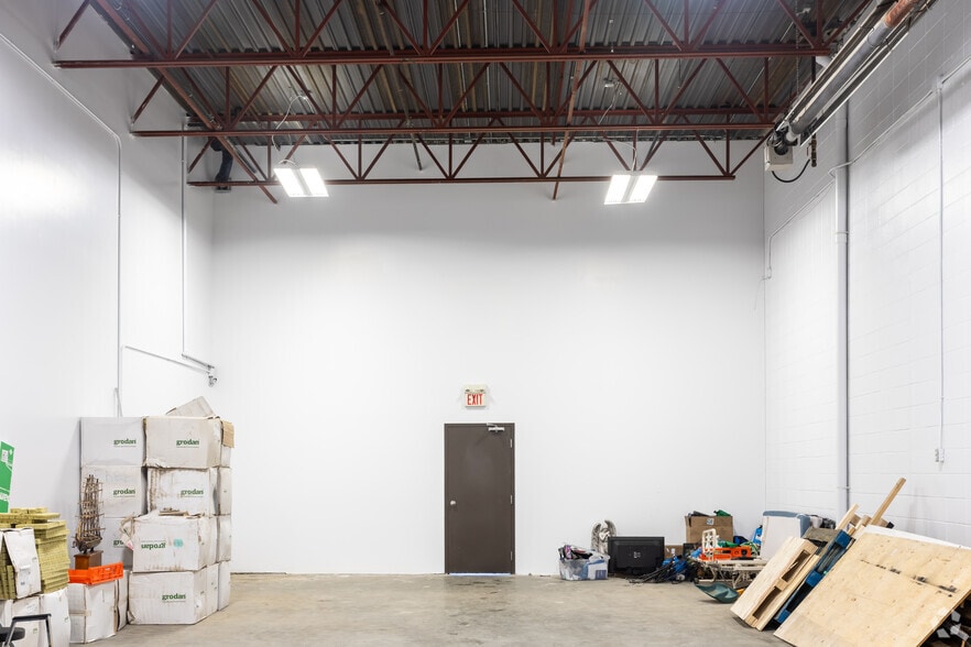 More Photos Of 10008-10022 167 St NW, Edmonton Showroom For Sale