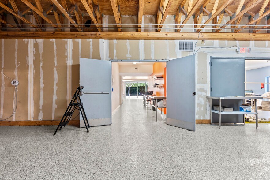 More Photos Of 7065 NW 22nd St, Gainesville Warehouse For Lease