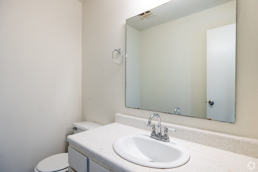 More Photos Of 13900 Grandboro Ln, Grandview Apartments For Sale