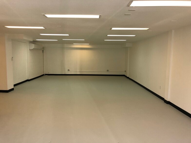 More Photos Of 9051-9053 Van Nuys Blvd, Panorama City General Retail For Lease