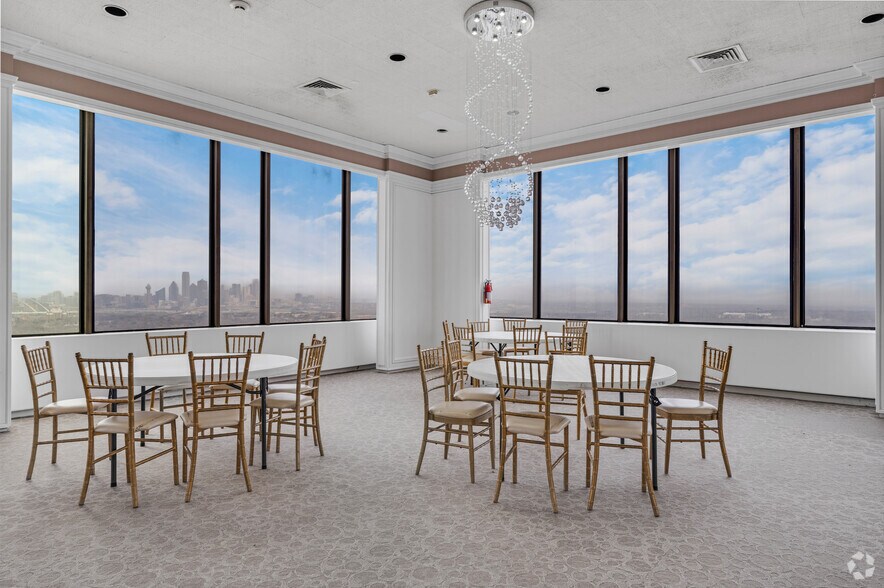More Photos Of 400 S Zang Blvd, Dallas Office For Lease