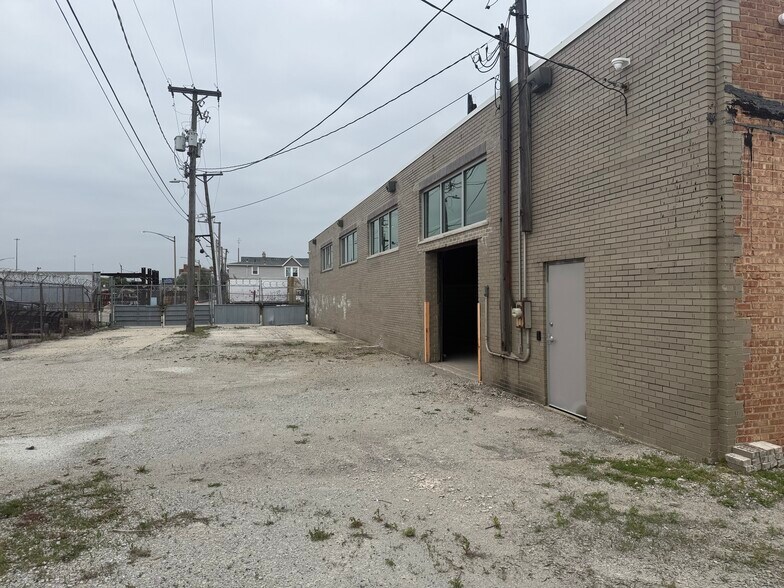 More Photos Of 5247-5261 W Harrison St, Chicago Warehouse For Sale