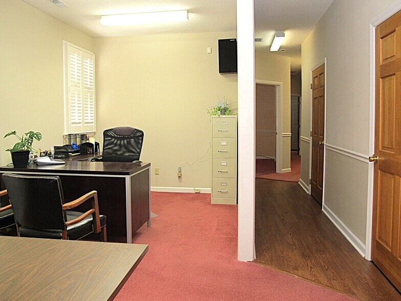 More Photos Of 1365 Westgate Center Dr, Winston-Salem Office For Sale