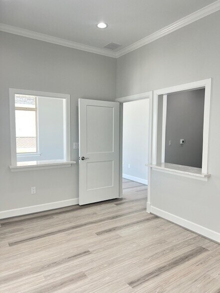 More Photos Of 1215 E Ownsby Pky, Celina Office For Sale