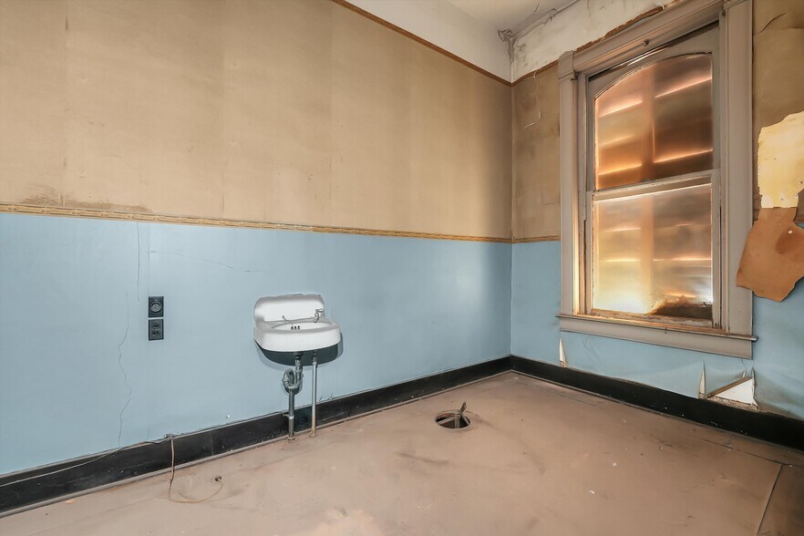 More Photos Of 100 W 4th St, Hobart Restaurant For Sale