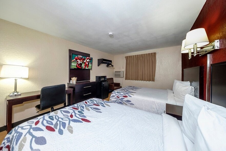 More Photos Of 10901 Harts Rd, Jacksonville Hotel For Sale