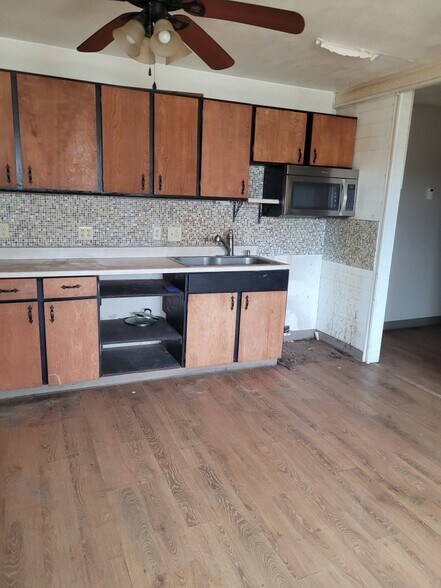 More Photos Of 1209 Dennis Rd, North Pole Warehouse For Lease