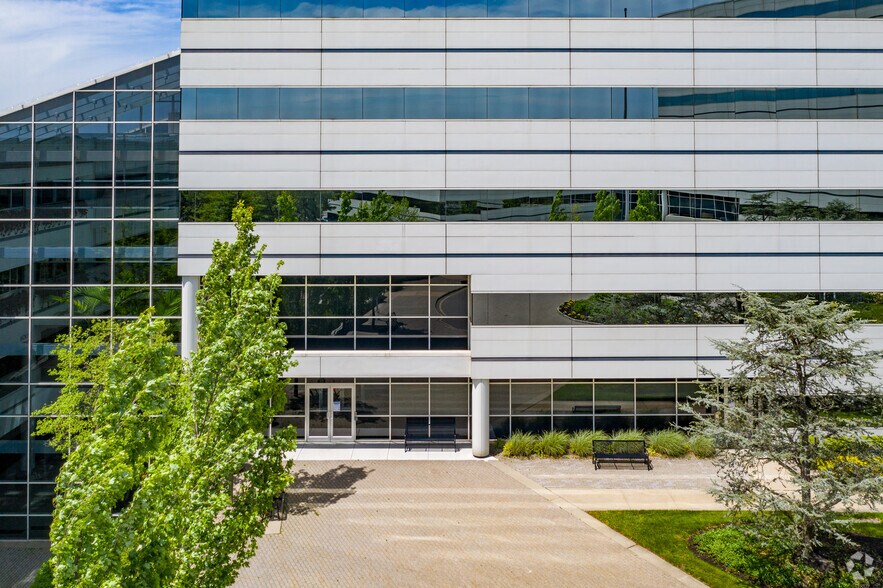 More Photos Of 8000 Midlantic Dr, Mount Laurel Office For Lease