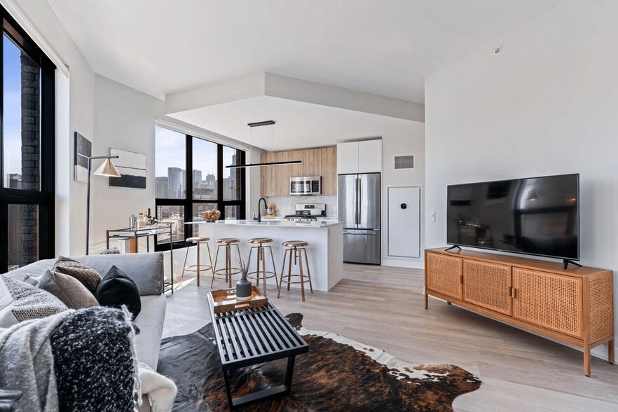 More Photos Of 730 N Milwaukee Ave, Chicago Apartments For Lease