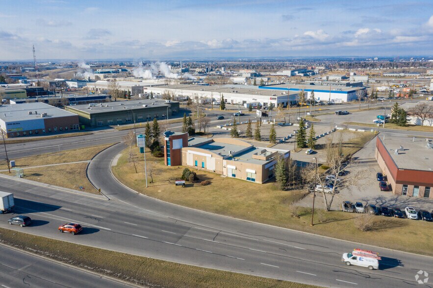 More Photos Of 6127 Barlow Trl SE, Calgary Bank For Lease