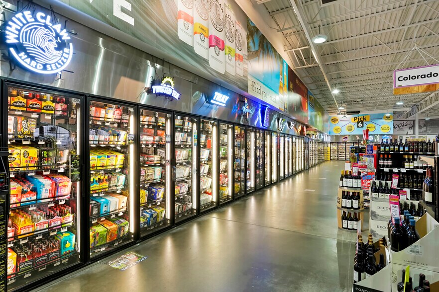 More Photos Of 675 Genoa Way, Castle Rock Freestanding For Sale