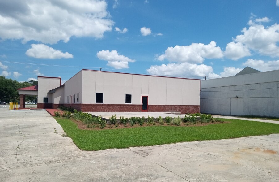 More Photos Of 10201 Abercorn St, Savannah Bar For Lease