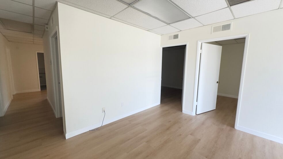 More Photos Of 1100-1160 E Route 66, Glendora Office For Lease