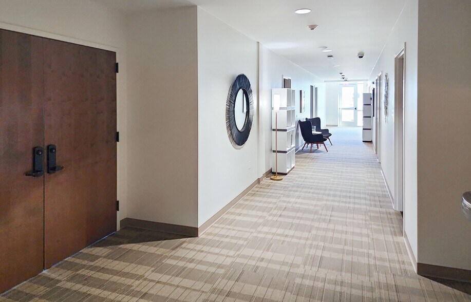 More Photos Of 5547 Veterans Pky, Columbus Coworking Space