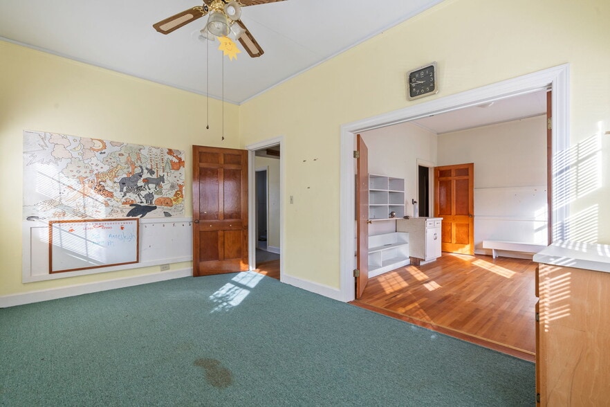 More Photos Of 171 Valley St, Centreville Flex For Sale