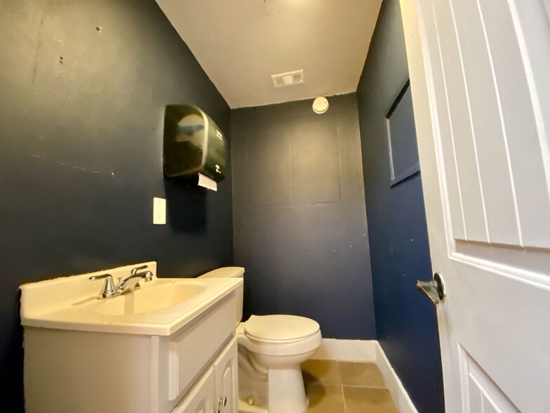 More Photos Of 2401 Port Neches Ave, Port Neches Restaurant For Sale