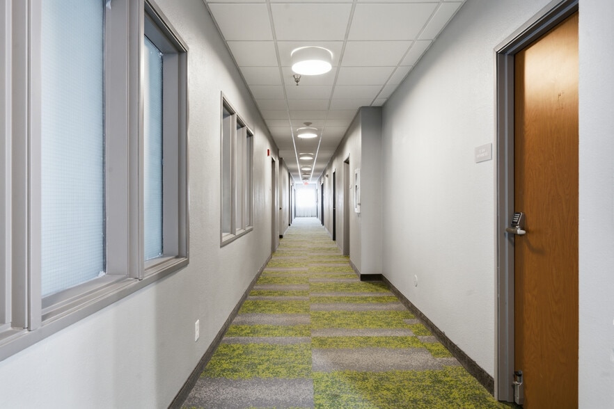 More Photos Of 2705 48th Ave, Moline Hotel For Sale