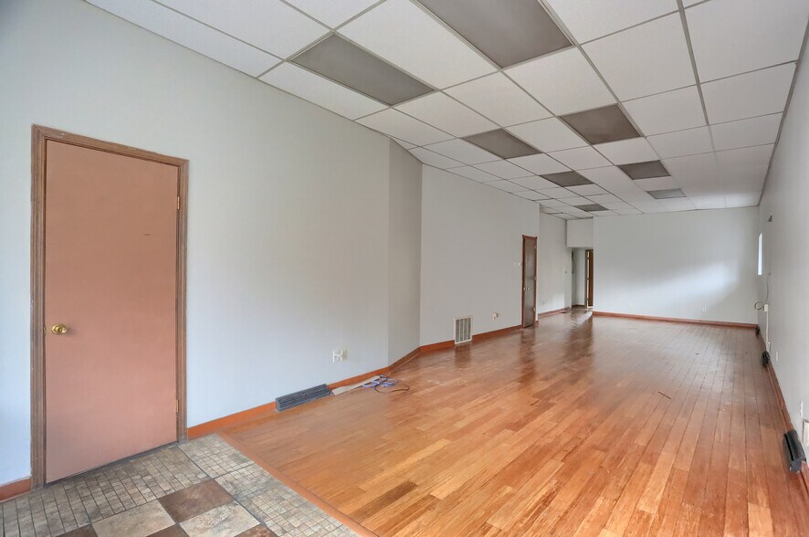 More Photos Of 41 N Mercer St, New Castle General Retail For Sale