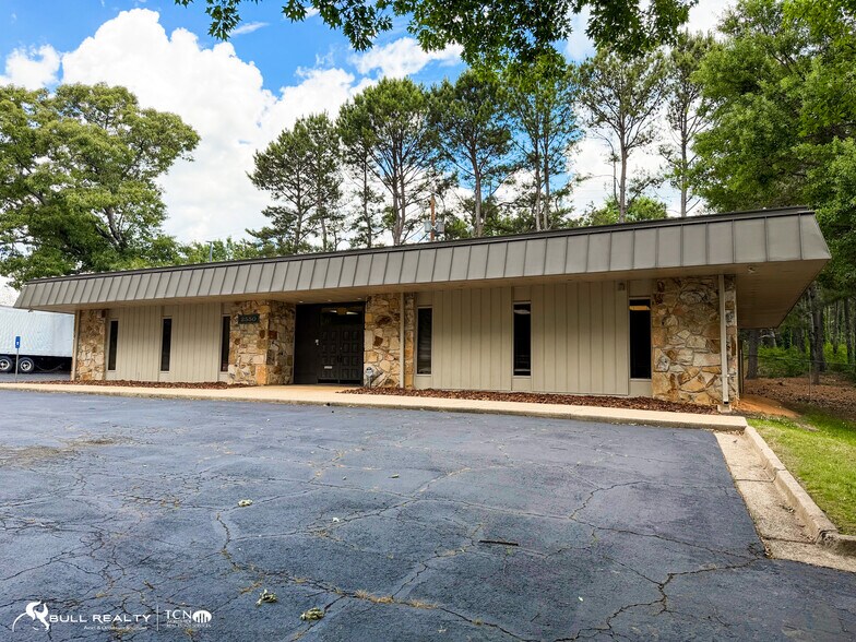 More Photos Of 2560 E Wesley Chapel Way, Decatur Office For Sale