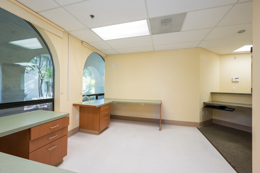 More Photos Of 325 Posada Ln, Templeton Healthcare For Lease