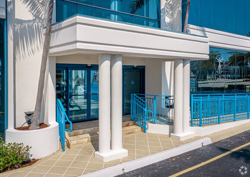 More Photos Of 3785 N Federal Hwy, Boca Raton Office For Lease