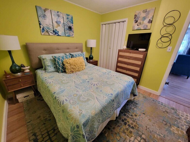 More Photos Of 1313 W Cherry St, Vermillion Hotel For Sale