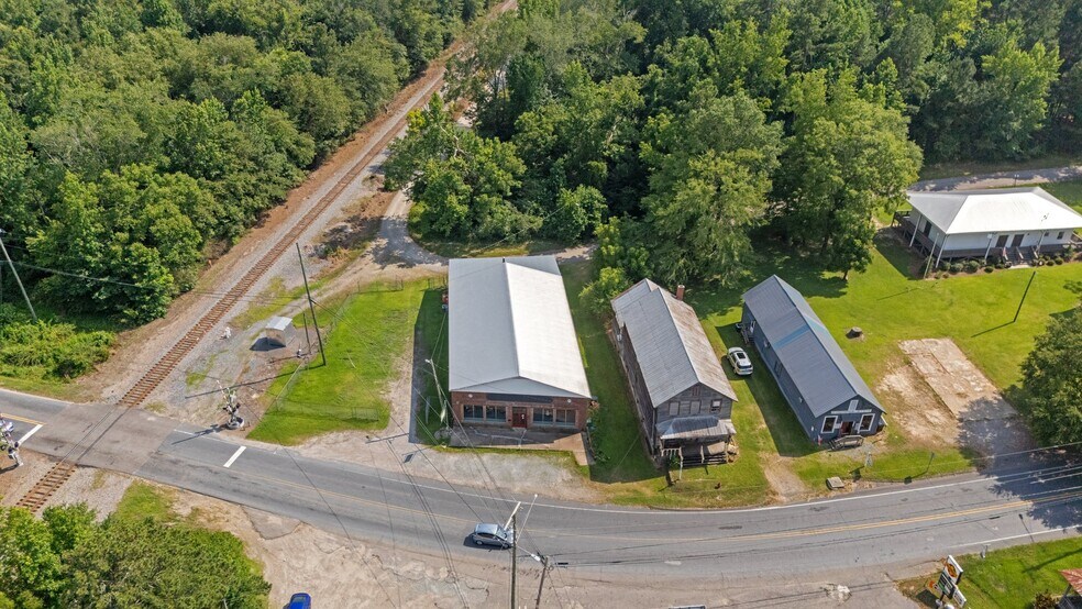 More Photos Of 403 Carthage St, Cameron General Retail For Sale