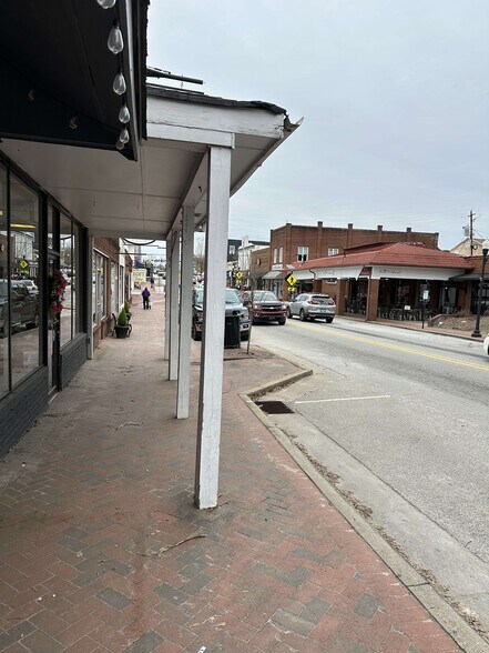 More Photos Of 1317 Washington St, Clarkesville Storefront For Sale