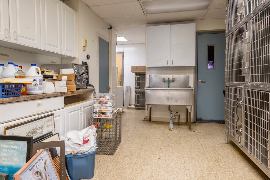 More Photos Of 4 E Glenolden Ave, Glenolden Office For Sale