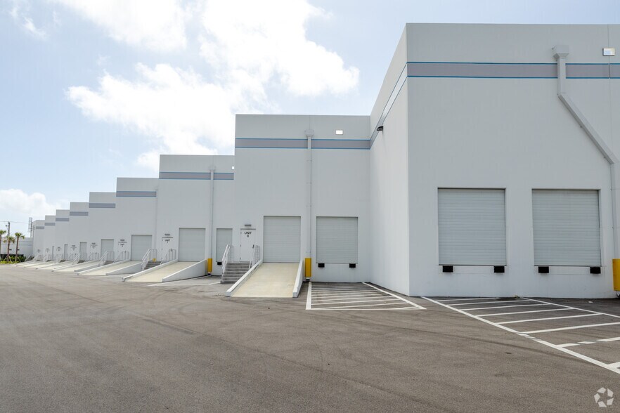 More Photos Of 1501 N Florida Mango Rd, West Palm Beach Warehouse For Lease