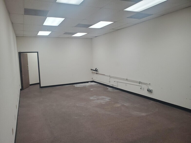 More Photos Of 21344 Superior St, Chatsworth Light Manufacturing For Lease