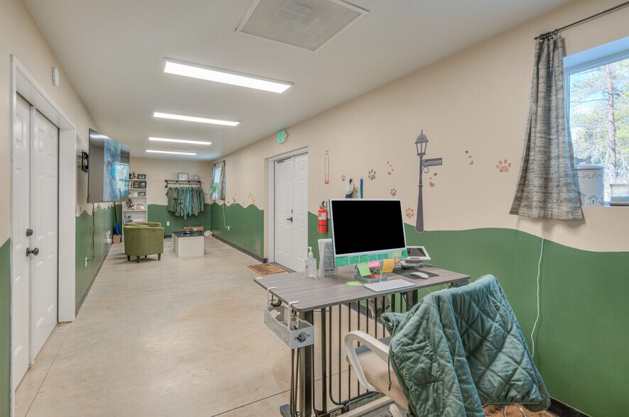 More Photos Of 56870 Enterprise Dr, Sunriver Flex For Sale