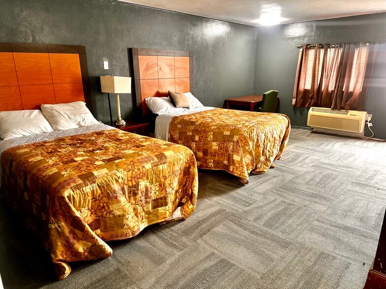 More Photos Of 22980 141st Dr, Bouton Hotel For Sale