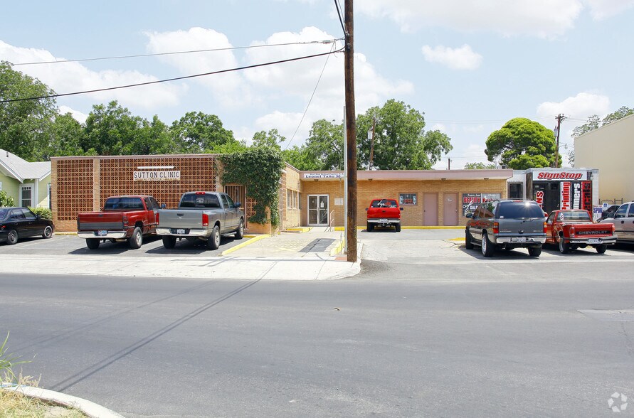 More Photos Of 707-713 W Kirk Pl, San Antonio Storefront Retail Office For Sale