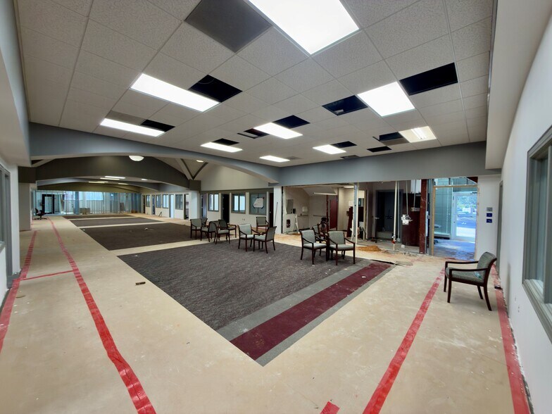 More Photos Of 5061 N 12th Ave, Pensacola Bank For Lease