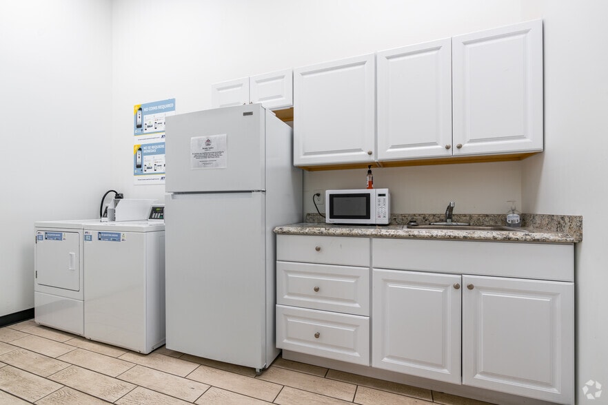 More Photos Of 4244-4944 Poplar Level Rd, Louisville Unknown For Lease