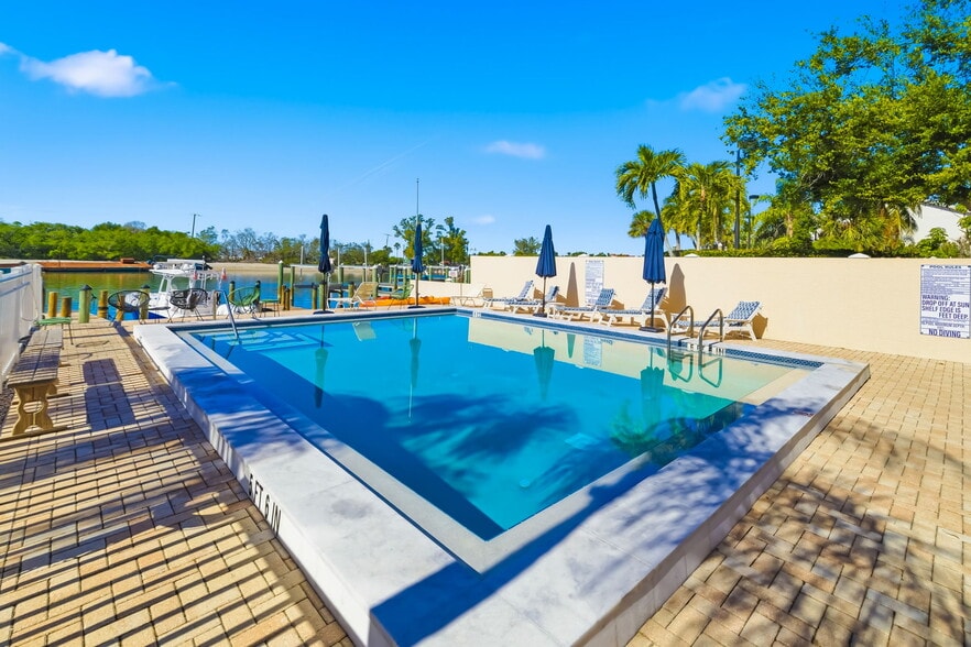 More Photos Of 9022 Midnight Pass Rd, Sarasota Apartments For Sale