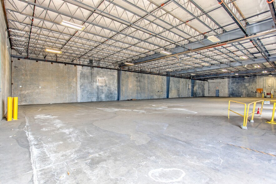 More Photos Of 3200 S Thomas Rd, Oklahoma City Warehouse For Lease