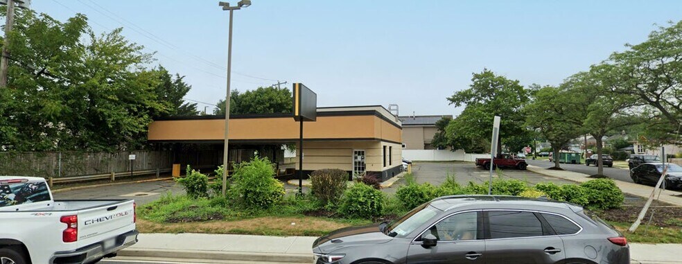 Primary Photo Of 2267 Bellmore Ave, Bellmore Bank For Lease