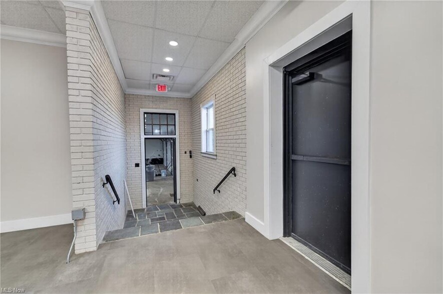 More Photos Of 4140 Market St, Youngstown Medical For Sale