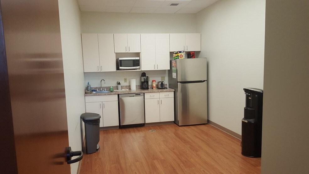 More Photos Of 520-574 Cabela Dr, Triadelphia Unknown For Lease