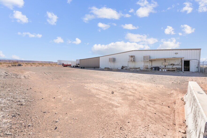 More Photos Of 480 Pat Ave, Overton Industrial For Sale