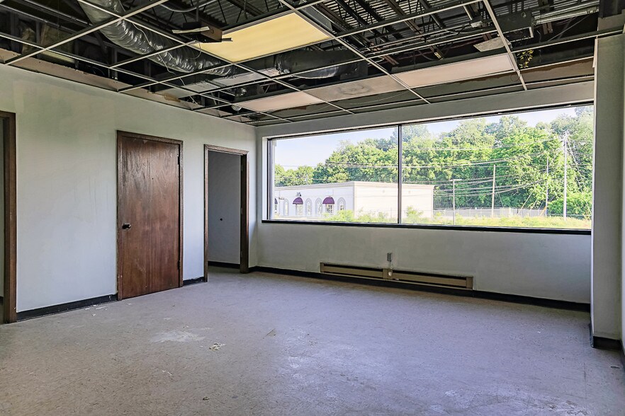More Photos Of 1616 W Market St, Johnson City Medical For Lease