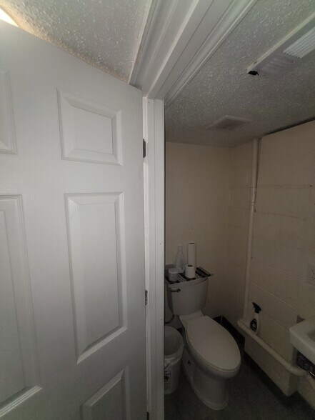 More Photos Of 1458 W 32nd St, Indianapolis Apartments For Sale