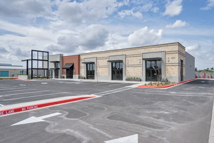 More Photos Of 931 S McColl Rd, Edinburg Restaurant For Lease