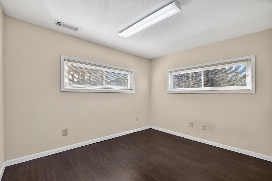 More Photos Of 240 W Main St, Blue Ridge Office For Sale