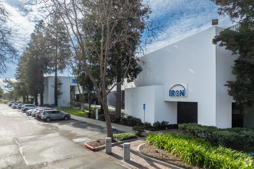 More Photos Of 940-980 Mission Ct, Fremont Warehouse For Lease